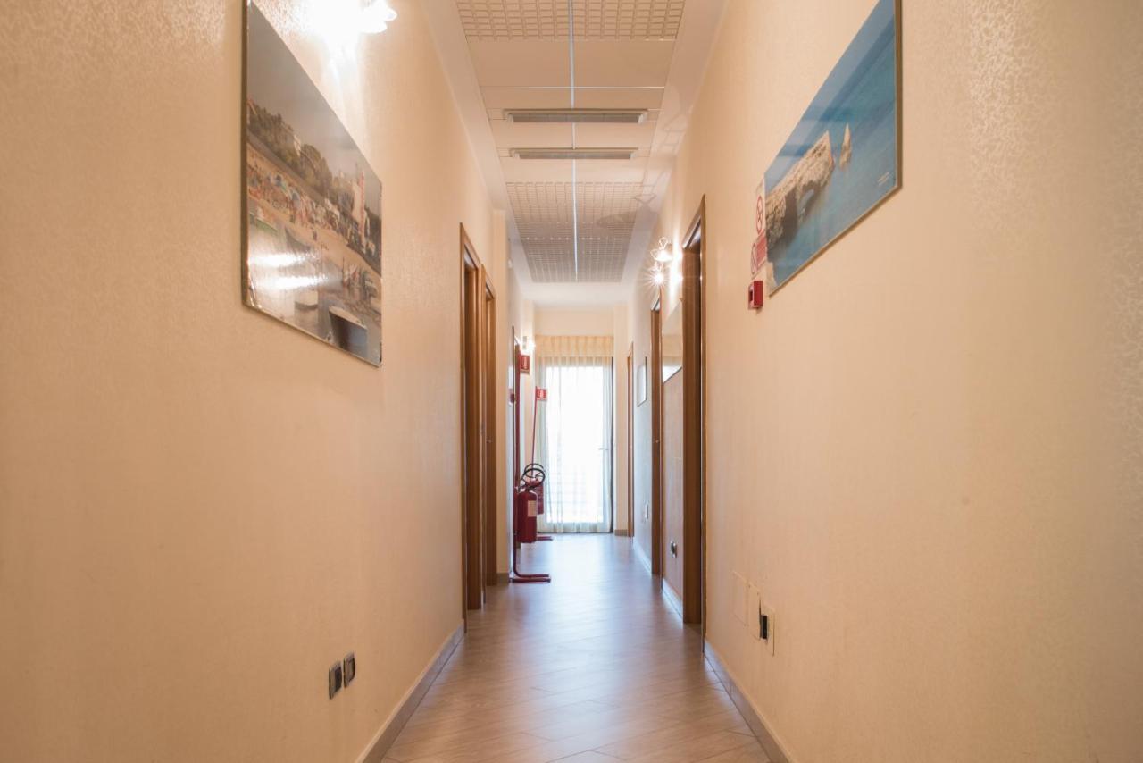 Hotel Mirage Torre Santa Sabina Oda fotoğraf