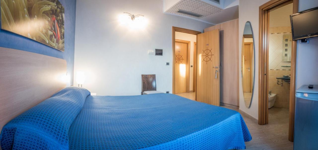 Hotel Mirage Torre Santa Sabina Oda fotoğraf