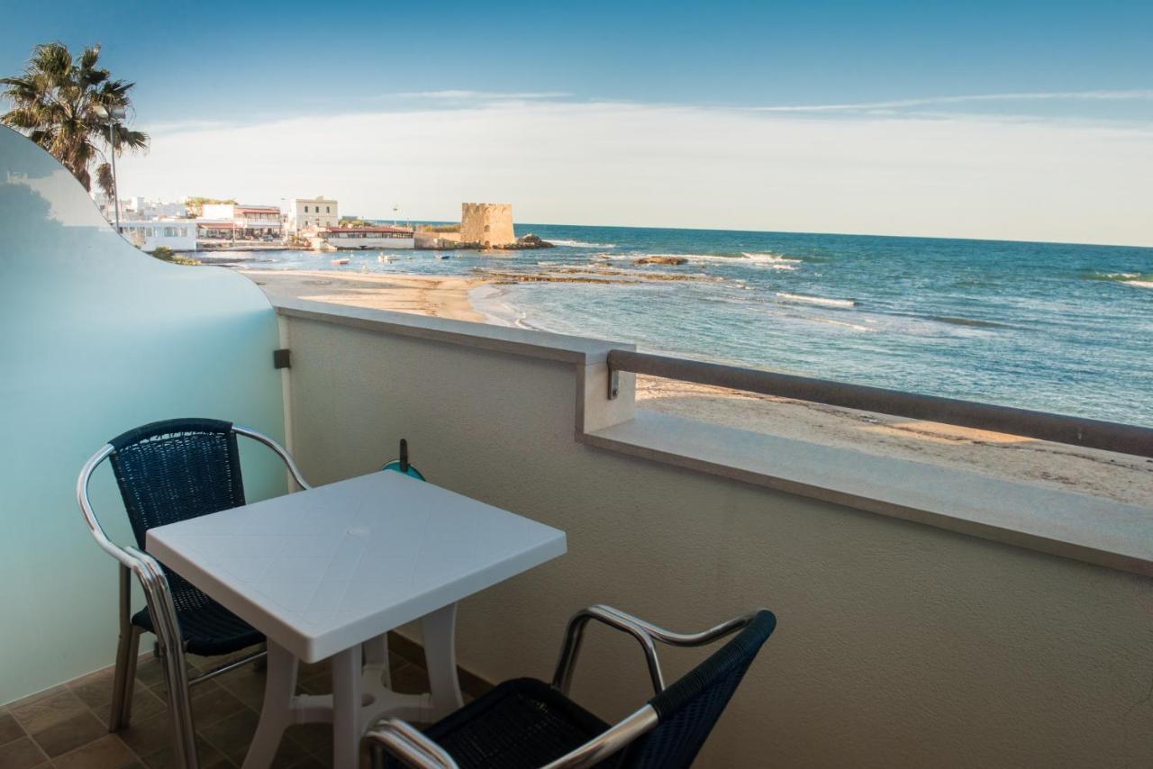 Hotel Mirage Torre Santa Sabina Oda fotoğraf
